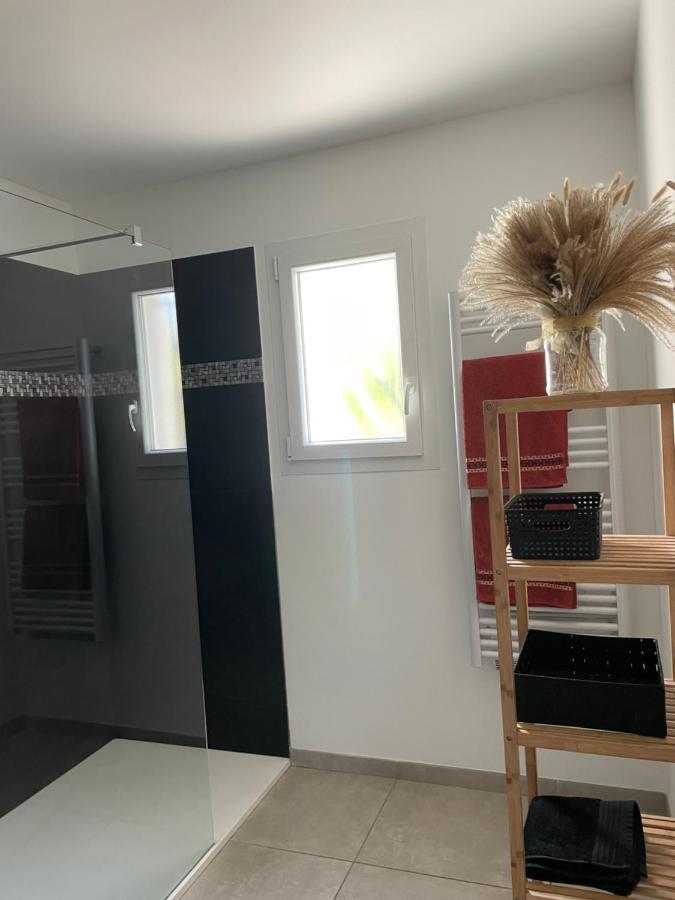 Chambre Avec Salle De Bain Privee Dans Villa Avec Garage Μανόσκ Εξωτερικό φωτογραφία