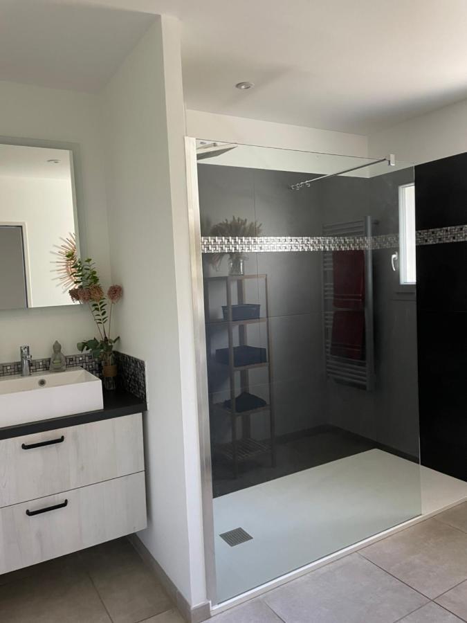 Chambre Avec Salle De Bain Privee Dans Villa Avec Garage Μανόσκ Εξωτερικό φωτογραφία